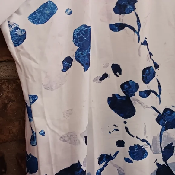 Woman's Cold Shoulder Top with Lace Detail - Picture 5 of 8